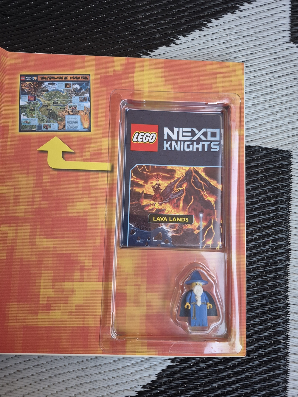 Two LEGO Nexo Knights Books With Minifigures - Picture 8 of 9